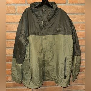 Columbia Men's Two-Tone Green weatherproof jacket